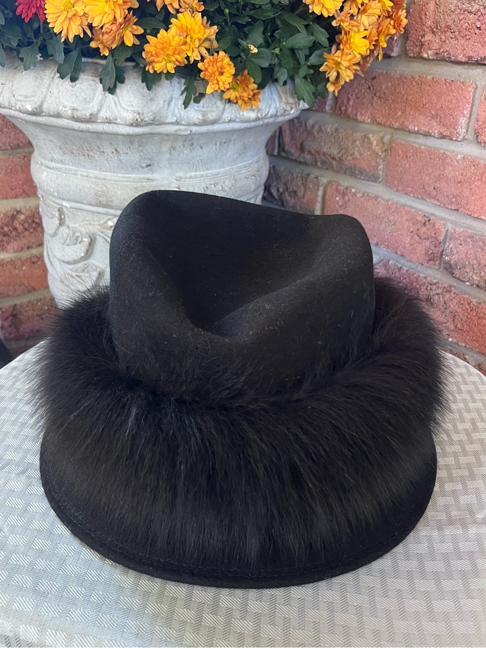 Vintage Bellini Black Wool Hat with Mink Fur Trim - M/L